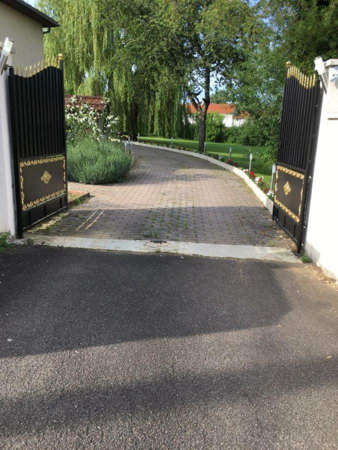 Bienvenue Chez Zina Otel Vesoul Dış mekan fotoğraf