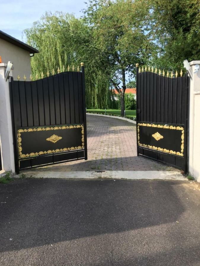 Bienvenue Chez Zina Otel Vesoul Dış mekan fotoğraf